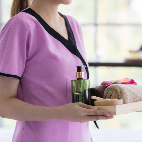 Spa Laundry Woman In Uniform 600X600